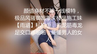 十月最新流出魔手外购精品厕拍大神潜入美女如云的艺校女厕偷拍几个极品气质美女尿尿